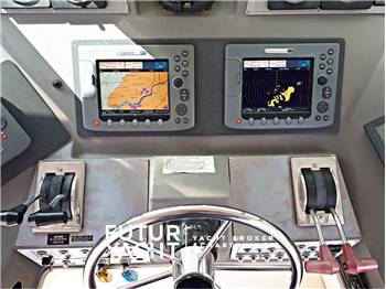 CRUISER 4280 EXPRESS  BRIDGE