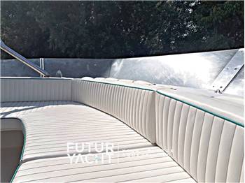 CRUISER 4280 EXPRESS  BRIDGE