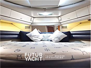 CRUISER 4280 EXPRESS  BRIDGE