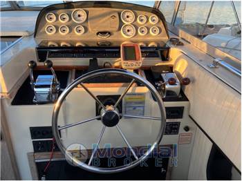 Boston Whaler 27 Full Cabin