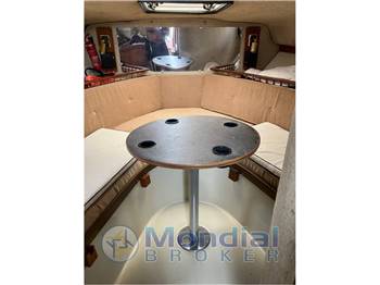 Boston Whaler 27 Full Cabin