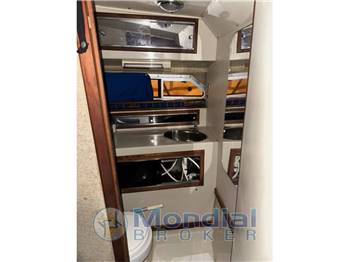 Boston Whaler 27 Full Cabin