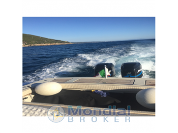 Boston Whaler 27 Full Cabin