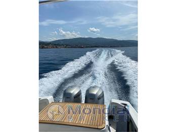 Bertram Yacht 25 Express Cruiser (REFIT COMPLETO)