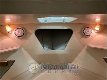 Bertram Yacht 25 Express Cruiser (REFIT COMPLETO)