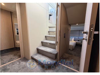 AZIMUT YACHTS 53 FLYBRIDGE