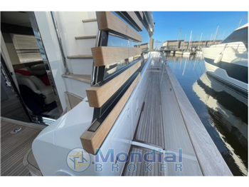 AZIMUT YACHTS MAGELLANO 66