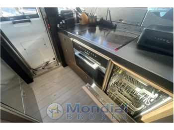 AZIMUT YACHTS MAGELLANO 66