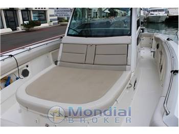BOSTON WHALER USA 380 OUTRAGE ANNIVERSARY
