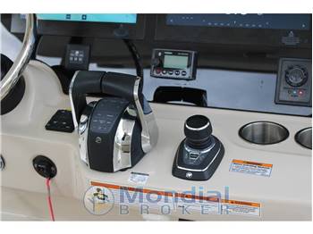 BOSTON WHALER USA 380 OUTRAGE ANNIVERSARY