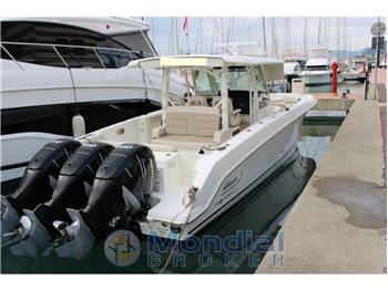 BOSTON WHALER USA 380 OUTRAGE ANNIVERSARY