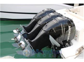 BOSTON WHALER USA 380 OUTRAGE ANNIVERSARY