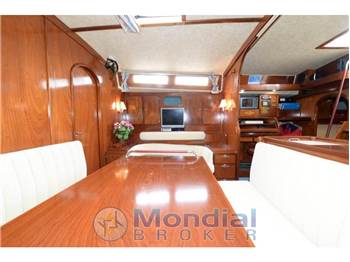 Amel Super Maramu 2000 Red Line