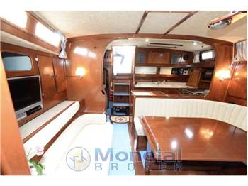 Amel Super Maramu 2000 Red Line