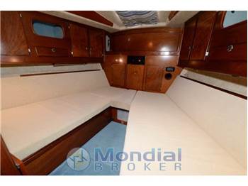 Amel Super Maramu 2000 Red Line