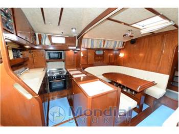 Amel Super Maramu 2000 Red Line