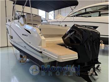 Quicksilver Active 875 sundeck