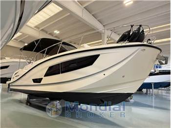 Quicksilver Active 875 sundeck