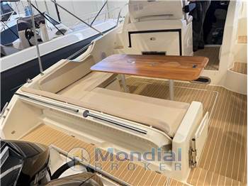 Quicksilver Active 875 sundeck