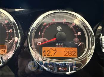 Quicksilver Active 875 sundeck