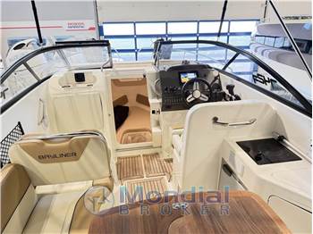 Bayliner 742R Cuddy cabin