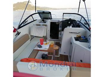 Bayliner 742R Cuddy cabin