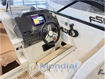 Bayliner 742R Cuddy cabin