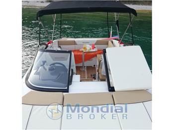 Bayliner 742R Cuddy cabin