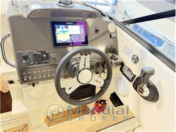 Bayliner 742R Cuddy cabin