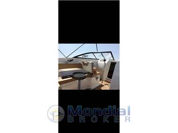 Bayliner 742R Cuddy cabin