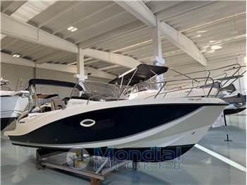 Quicksilver Activ 675 Sundeck