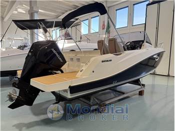 Quicksilver Activ 675 Sundeck