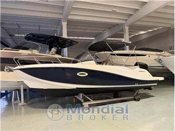 Quicksilver Activ 675 Sundeck