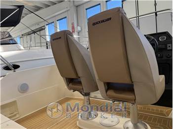 Quicksilver Activ 675 Sundeck