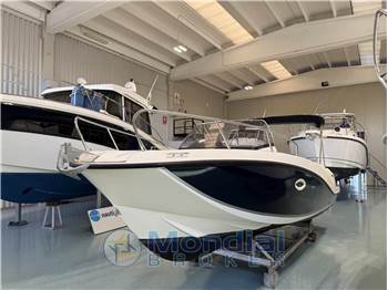 Quicksilver Activ 675 Sundeck