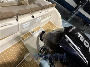 Quicksilver Activ 675 Sundeck