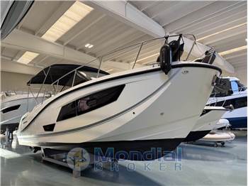 Quicksilver Activ 875 sundeck