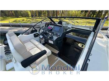 Quicksilver Active 875 sundeck