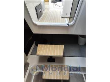 Quicksilver Active 875 sundeck