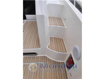 Quicksilver Active 875 sundeck