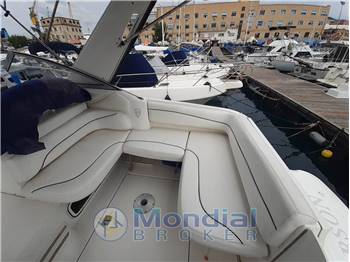 Larson 330 cabrio day cruiser