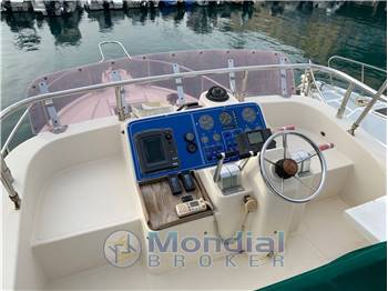 Cayman Yachts Cayman 30 fly