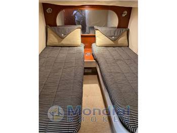 CHRIS CRAFT ROAMER 43