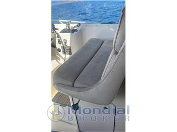 Bertram 28 Moppie