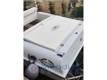 Magnum Marine 27 Starfire