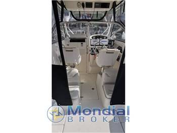 Boston Whaler Conquest 255