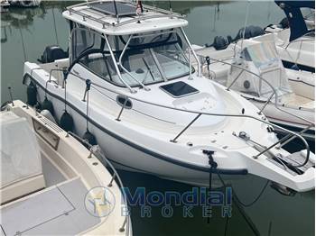 Boston Whaler 255 Conquest