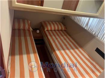 Ferretti 460