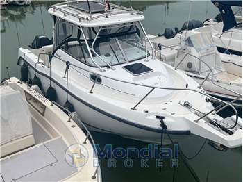 Boston Whaler 255 Conquest