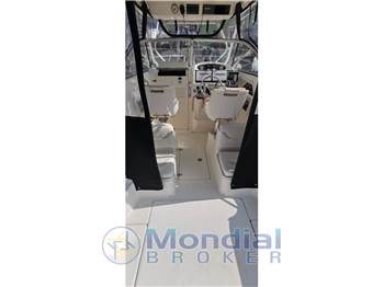Boston Whaler 255 Conquest